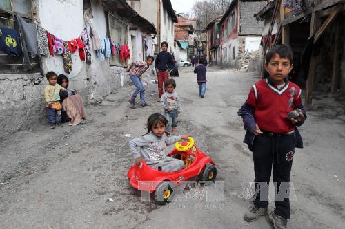 ЕК призвала страны-члены ЕС активизировать меры по защите детей-мигрантов
